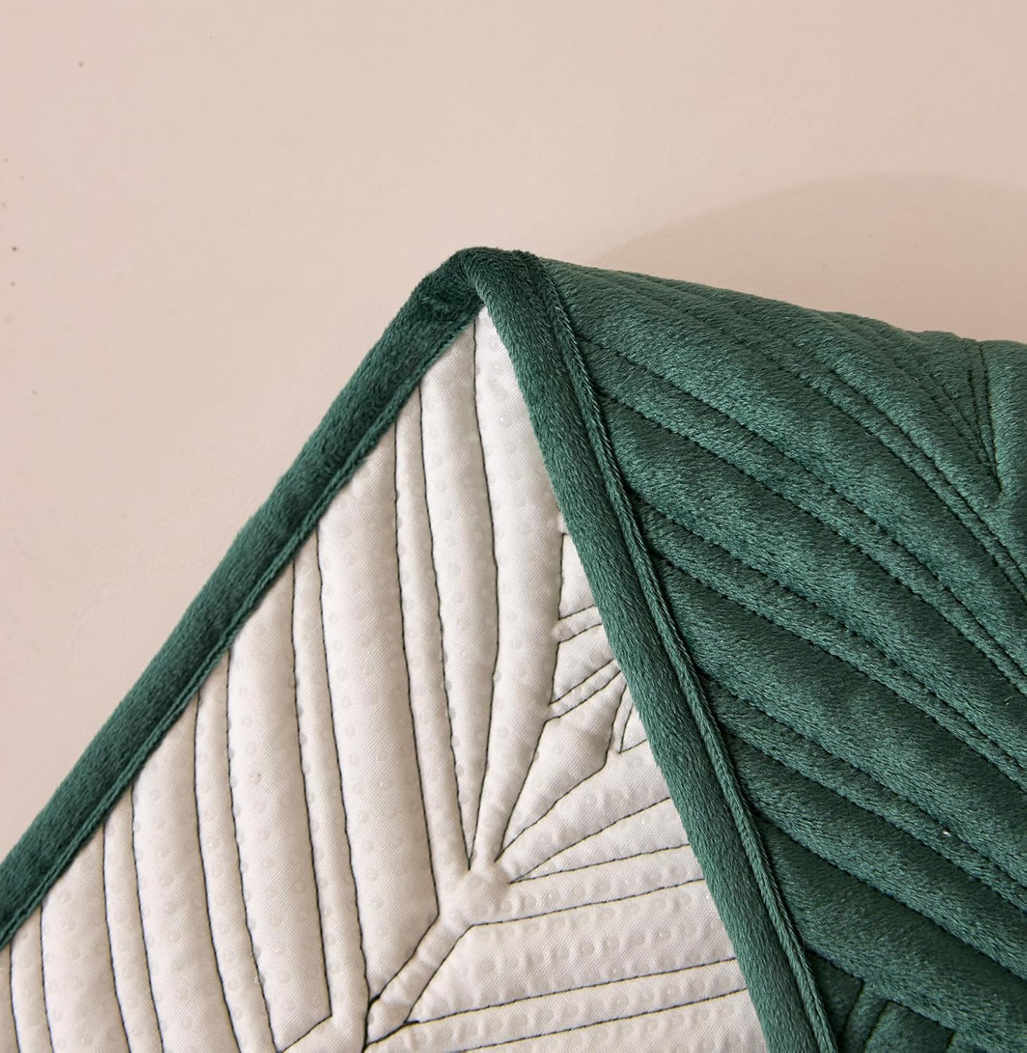 ANTI SKID PALM LEAVES QUILTED SOFA MAT  -  GREEN