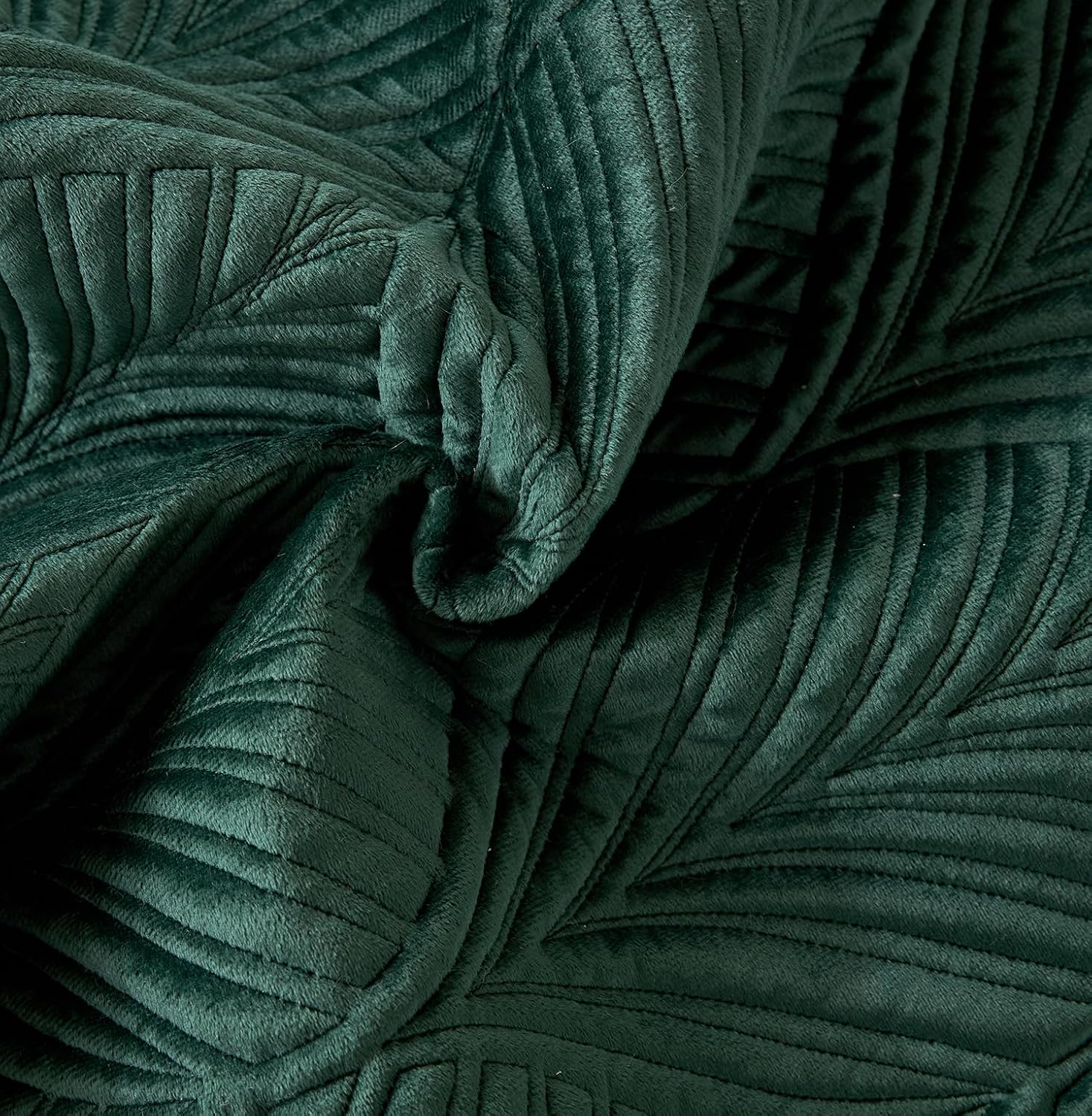 ANTI SKID PALM LEAVES QUILTED SOFA MAT  -  GREEN